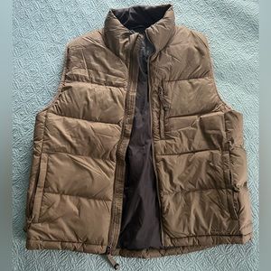 L.L. Bean men’s size M taupe puffer vest. Like new.